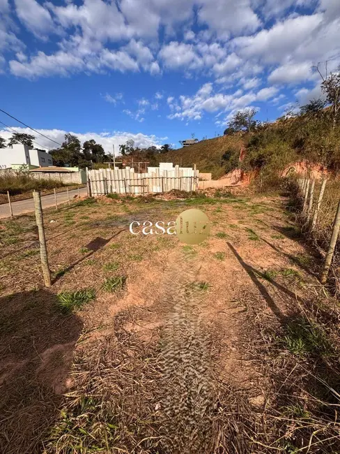 Foto 2 de Terreno / Lote à venda, 300m2 em Sarzedo - MG