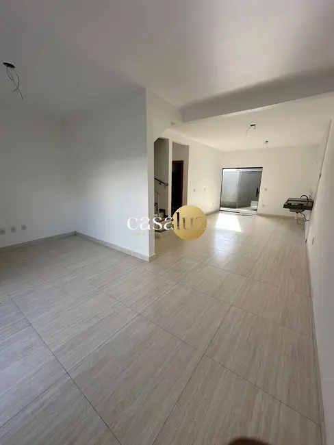 Foto 2 de Casa com 3 quartos à venda, 125m2 em Sarzedo - MG