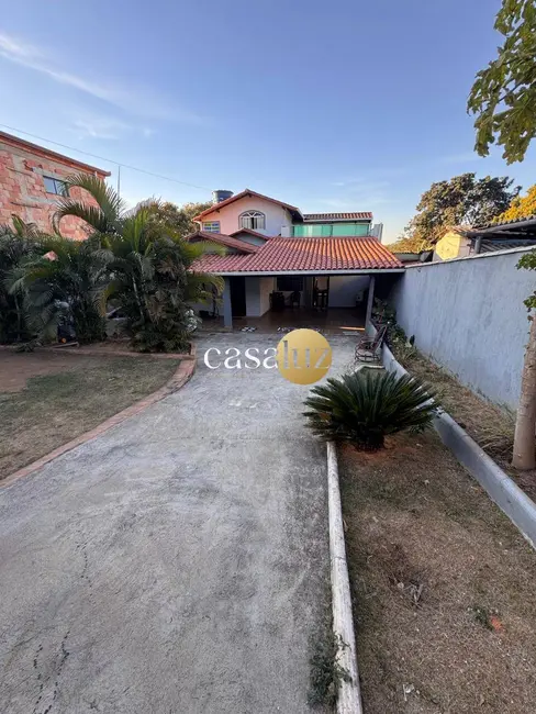 Foto 1 de Casa com 4 quartos à venda, 599m2 em Sarzedo - MG