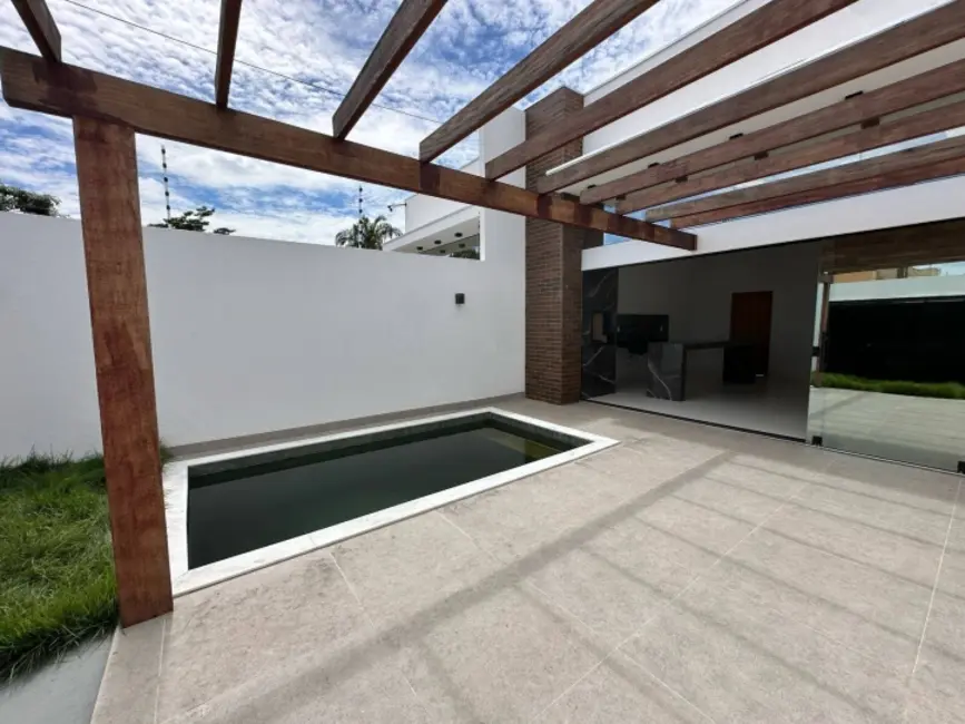 Foto 1 de Casa com 3 quartos à venda, 180m2 em Jardim Universitário, Cuiaba - MT