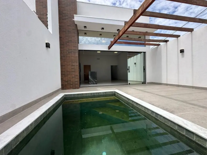 Foto 2 de Casa com 3 quartos à venda, 180m2 em Jardim Universitário, Cuiaba - MT