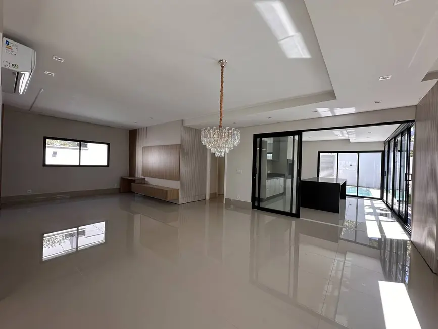 Foto 1 de Casa com 3 quartos à venda, 274m2 em Jardim Itália, Cuiaba - MT