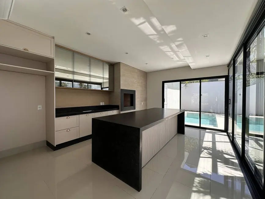 Casa com 3 quartos à venda, 274m2 em Jardim Itália, Cuiaba - MT - imagem 5 Foto 5 de Casa com 3 quartos à venda, 274m2 em Jardim Itália, Cuiaba - MT