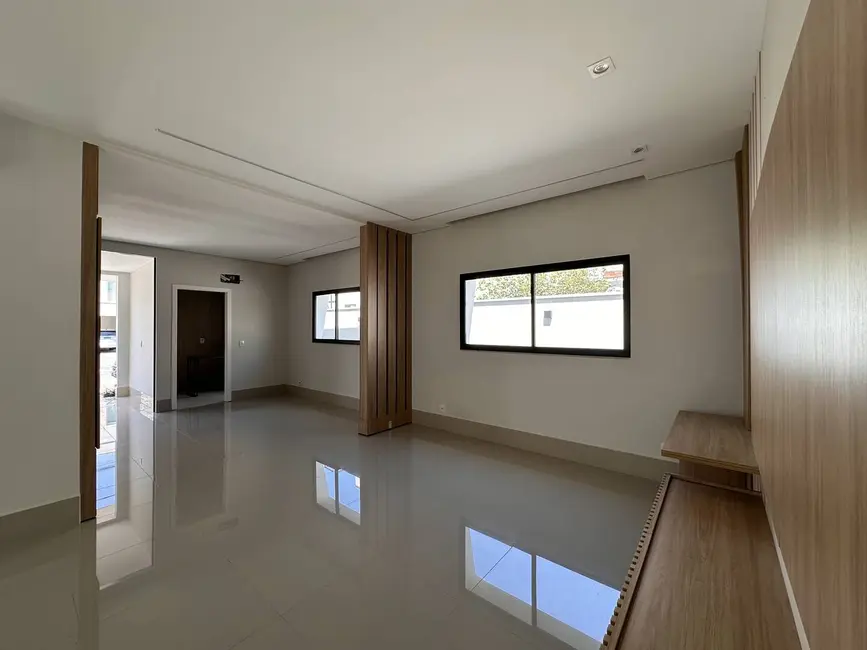 Casa com 3 quartos à venda, 274m2 em Jardim Itália, Cuiaba - MT - imagem 4 Foto 4 de Casa com 3 quartos à venda, 274m2 em Jardim Itália, Cuiaba - MT