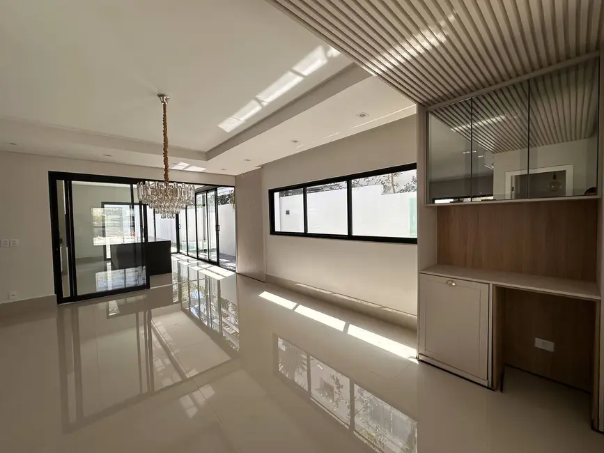 Foto 2 de Casa com 3 quartos à venda, 274m2 em Jardim Itália, Cuiaba - MT