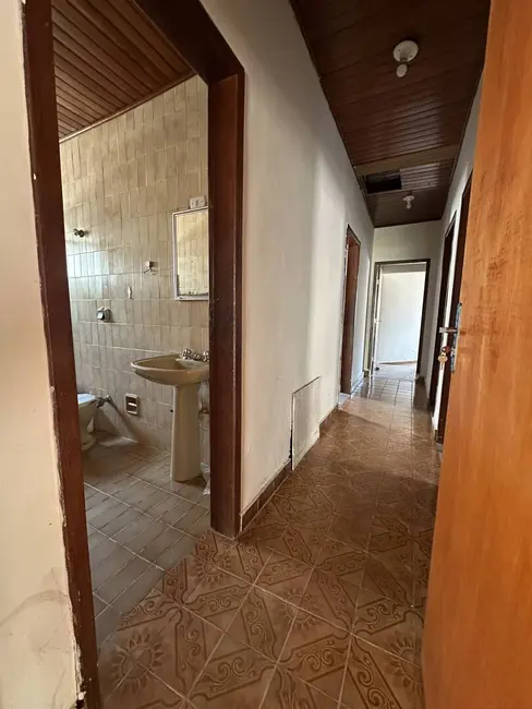Casa com 4 quartos à venda, 235m2 em Jardim Shangri-Lá, Cuiaba - MT - imagem 3 Foto 3 de Casa com 4 quartos à venda, 235m2 em Jardim Shangri-Lá, Cuiaba - MT