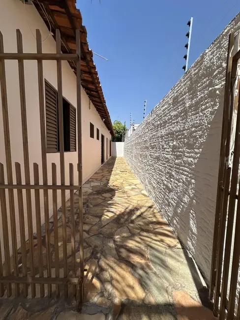 Casa com 4 quartos à venda, 235m2 em Jardim Shangri-Lá, Cuiaba - MT - imagem 8 Foto 8 de Casa com 4 quartos à venda, 235m2 em Jardim Shangri-Lá, Cuiaba - MT