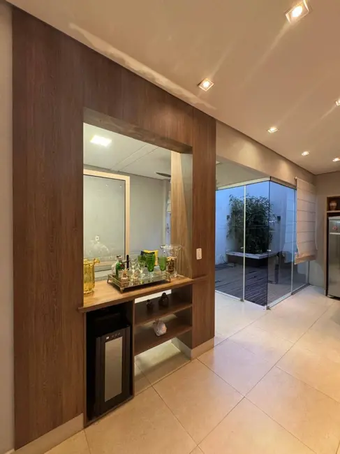 Foto 2 de Casa com 3 quartos à venda, 180m2 em Despraiado, Cuiaba - MT