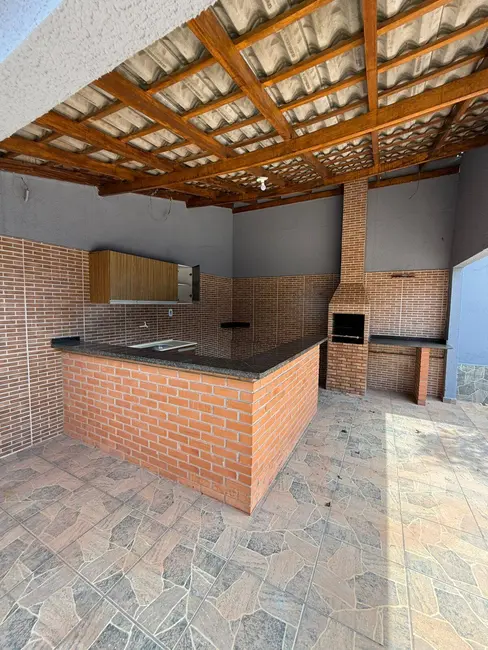 Casa com 3 quartos à venda, 360m2 em Canelas, Varzea Grande - MT - imagem 1 Foto 1 de Casa com 3 quartos à venda, 360m2 em Canelas, Varzea Grande - MT