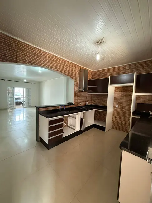Casa com 3 quartos à venda, 360m2 em Canelas, Varzea Grande - MT - imagem 4 Foto 4 de Casa com 3 quartos à venda, 360m2 em Canelas, Varzea Grande - MT