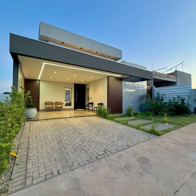 Foto 1 de Casa com 3 quartos à venda, 127m2 em Ribeirão do Lipa, Cuiaba - MT