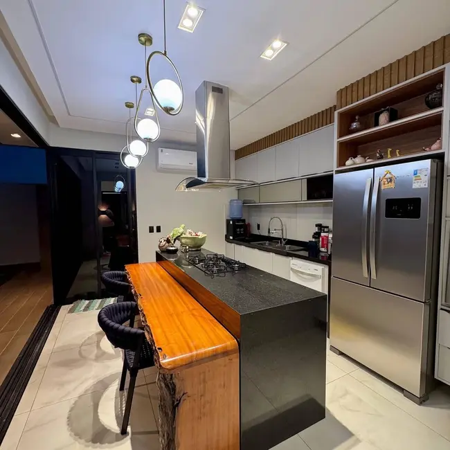 Foto 3 de Casa com 3 quartos à venda, 127m2 em Ribeirão do Lipa, Cuiaba - MT