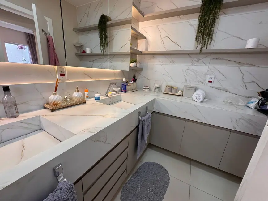 Casa com 4 quartos à venda, 360m2 em Jardim Shangri-Lá, Cuiaba - MT - imagem 3 Foto 3 de Casa com 4 quartos à venda, 360m2 em Jardim Shangri-Lá, Cuiaba - MT