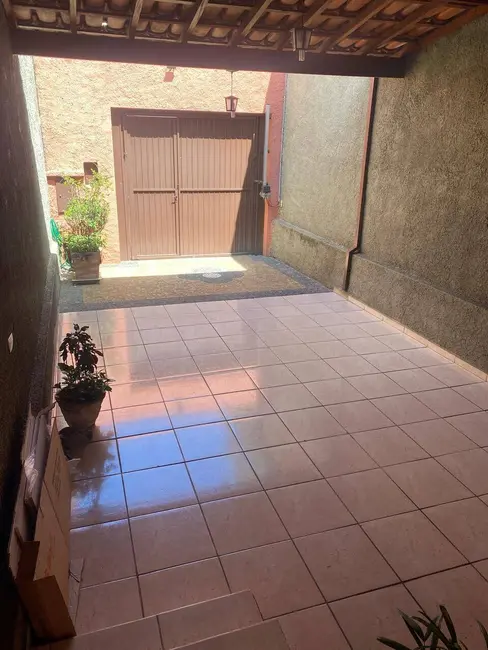 Foto 1 de Casa com 3 quartos à venda, 184m2 em Centro, Salto - SP