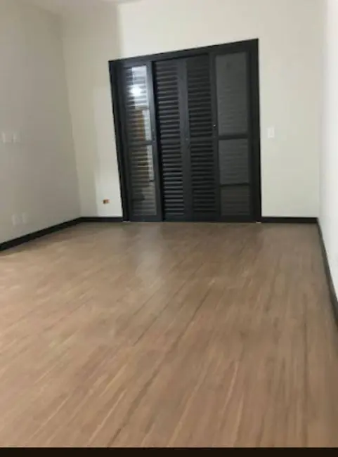 Casa com 3 quartos à venda, 170m2 em Parque Continental II, Guarulhos - SP - imagem 8 Foto 8 de Casa com 3 quartos à venda, 170m2 em Parque Continental II, Guarulhos - SP