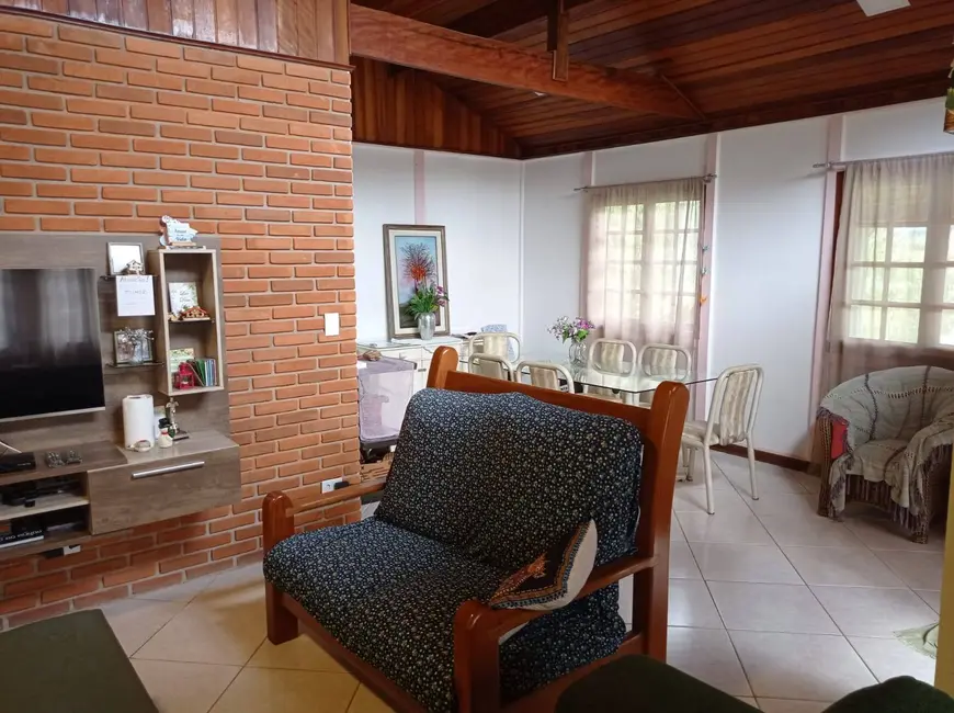 Casa com 4 quartos para alugar em Santa Isabel - SP - imagem 4 Foto 4 de Casa com 4 quartos para alugar em Santa Isabel - SP