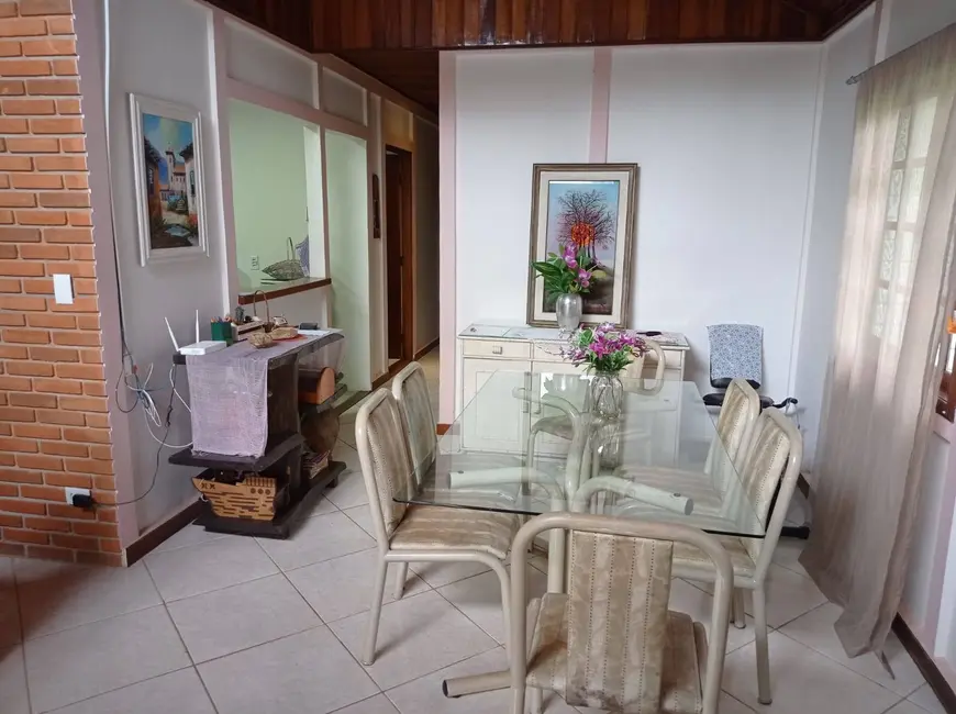 Casa com 4 quartos para alugar em Santa Isabel - SP - imagem 6 Foto 6 de Casa com 4 quartos para alugar em Santa Isabel - SP