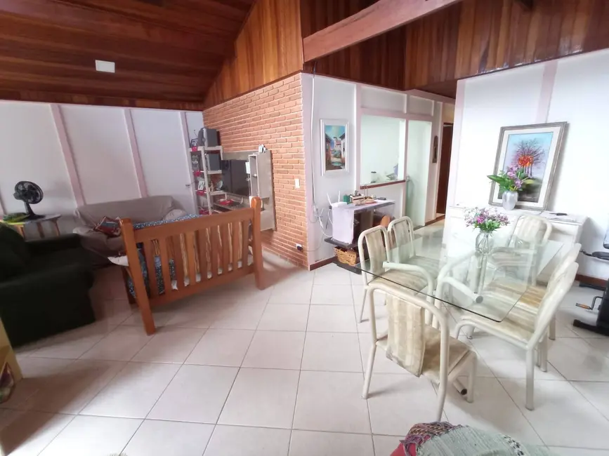 Casa com 4 quartos para alugar em Santa Isabel - SP - imagem 5 Foto 5 de Casa com 4 quartos para alugar em Santa Isabel - SP