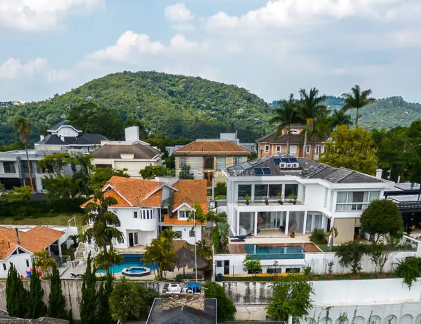 Casa com 5 quartos à venda e para alugar, 796m2 em Alphaville, Santana De Parnaiba - SP - imagem 8 Foto 8 de Casa com 5 quartos à venda e para alugar, 796m2 em Alphaville, Santana De Parnaiba - SP