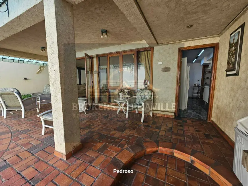 Casa de Condomínio com 4 quartos à venda e para alugar, 640m2 em Barueri - SP - imagem 3 Foto 3 de Casa de Condomínio com 4 quartos à venda e para alugar, 640m2 em Barueri - SP