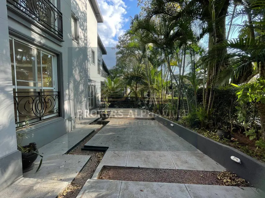 Casa de Condomínio com 5 quartos para alugar, 560m2 em Barueri - SP - imagem 8 Foto 8 de Casa de Condomínio com 5 quartos para alugar, 560m2 em Barueri - SP