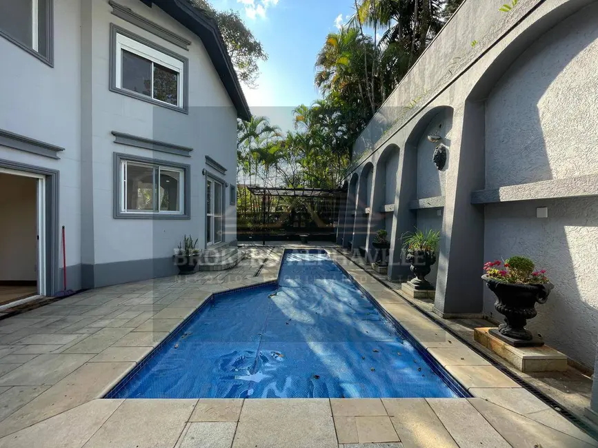 Casa de Condomínio com 5 quartos para alugar, 560m2 em Barueri - SP - imagem 9 Foto 9 de Casa de Condomínio com 5 quartos para alugar, 560m2 em Barueri - SP