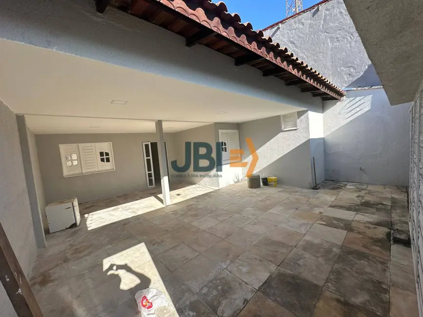 Casa com 3 quartos à venda, 180m2 em Prefeito José Walter, Fortaleza - CE - imagem 2 Foto 2 de Casa com 3 quartos à venda, 180m2 em Prefeito José Walter, Fortaleza - CE