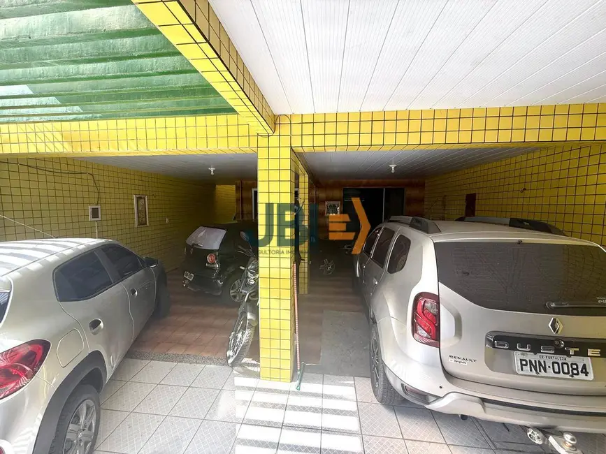 Foto 2 de Casa com 5 quartos à venda, 195m2 em Quintino Cunha, Fortaleza - CE