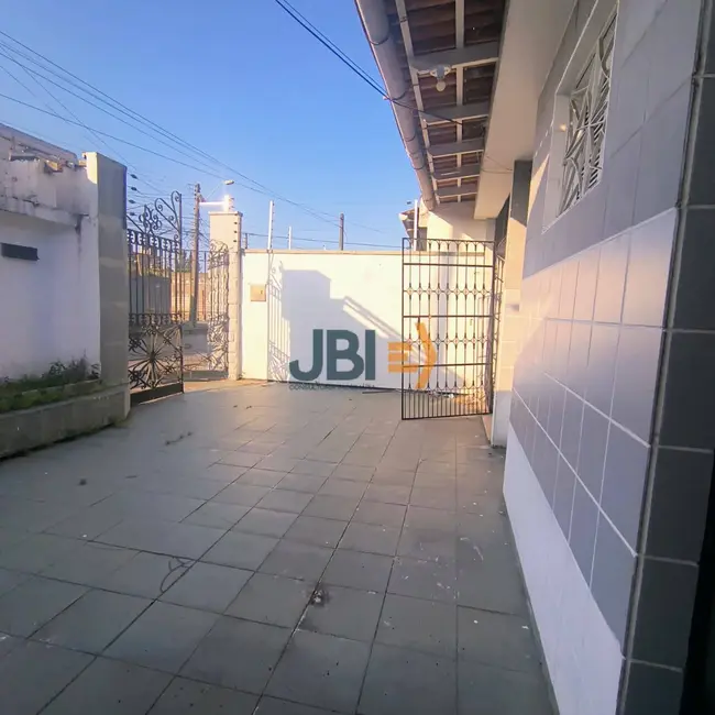 Casa com 3 quartos à venda, 330m2 em Padre Andrade, Fortaleza - CE - imagem 3 Foto 3 de Casa com 3 quartos à venda, 330m2 em Padre Andrade, Fortaleza - CE