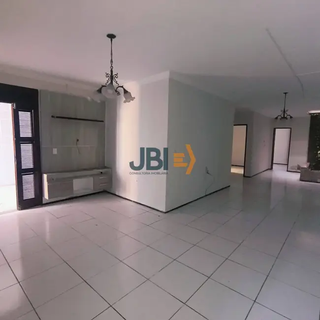 Casa com 3 quartos à venda, 330m2 em Padre Andrade, Fortaleza - CE - imagem 5 Foto 5 de Casa com 3 quartos à venda, 330m2 em Padre Andrade, Fortaleza - CE