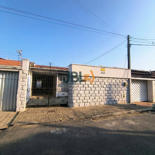 Casa com 3 quartos à venda, 330m2 em Padre Andrade, Fortaleza - CE - imagem 1 Foto 1 de Casa com 3 quartos à venda, 330m2 em Padre Andrade, Fortaleza - CE