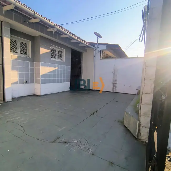 Casa com 3 quartos à venda, 330m2 em Padre Andrade, Fortaleza - CE - imagem 4 Foto 4 de Casa com 3 quartos à venda, 330m2 em Padre Andrade, Fortaleza - CE