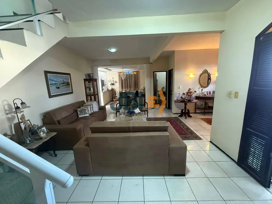 Foto 2 de Casa com 5 quartos à venda, 300m2 em Jardim Iracema, Fortaleza - CE