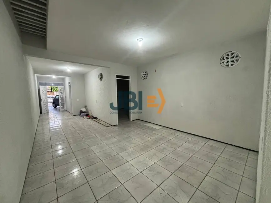 Foto 3 de Casa com 6 quartos à venda, 300m2 em Quintino Cunha, Fortaleza - CE