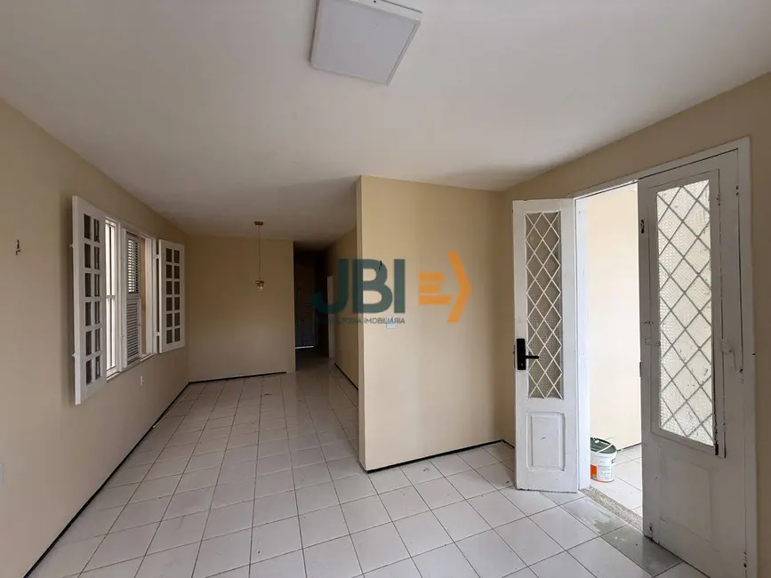 Foto 3 de Casa com 2 quartos para alugar, 200m2 em Amadeu Furtado, Fortaleza - CE