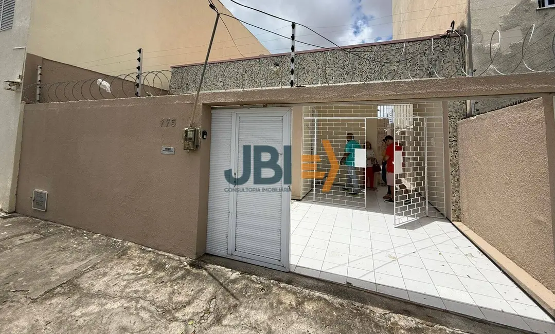 Foto 2 de Casa com 2 quartos para alugar, 200m2 em Amadeu Furtado, Fortaleza - CE