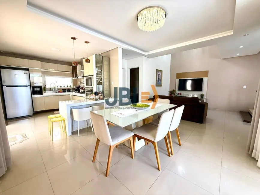 Casa com 3 quartos à venda, 200m2 em Rodolfo Teófilo, Fortaleza - CE - imagem 4 Foto 4 de Casa com 3 quartos à venda, 200m2 em Rodolfo Teófilo, Fortaleza - CE