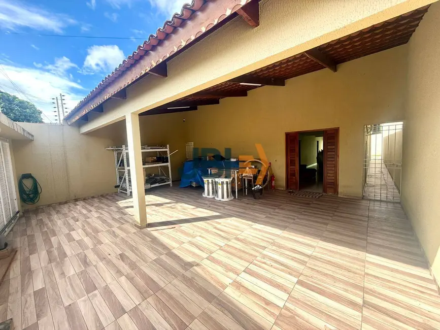 Foto 2 de Casa com 3 quartos à venda, 171m2 em Padre Andrade, Fortaleza - CE