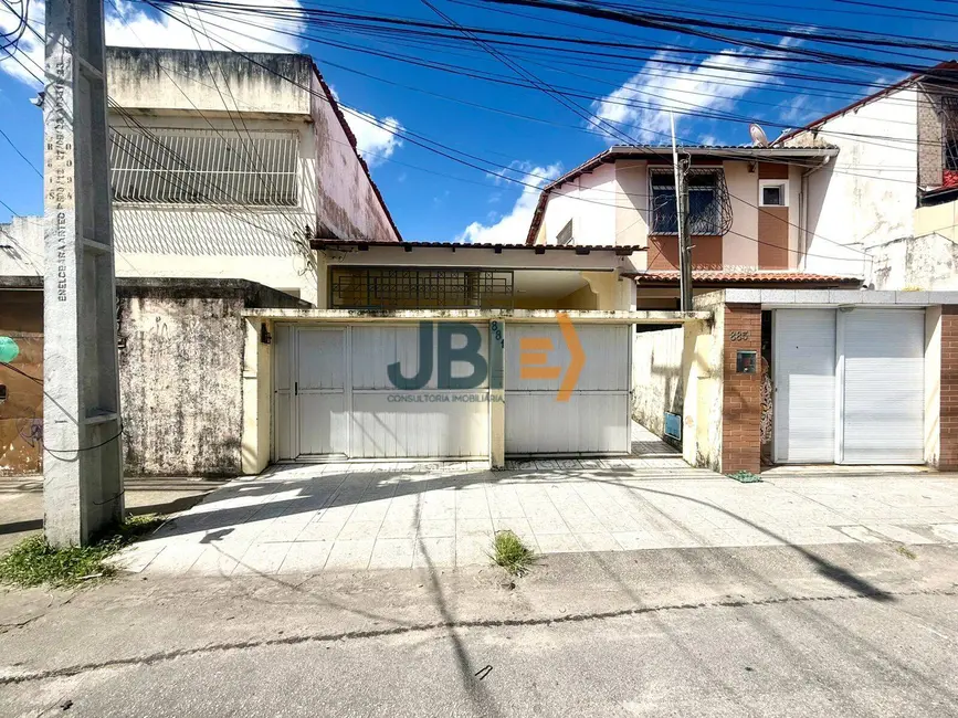 Foto 1 de Casa com 4 quartos à venda, 290m2 em Benfica, Fortaleza - CE