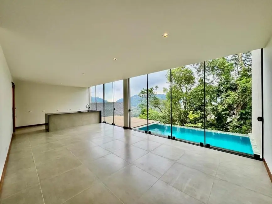 Casa com 3 quartos à venda, 200m2 em Quitandinha, Petropolis - RJ - imagem 1 Foto 1 de Casa com 3 quartos à venda, 200m2 em Quitandinha, Petropolis - RJ