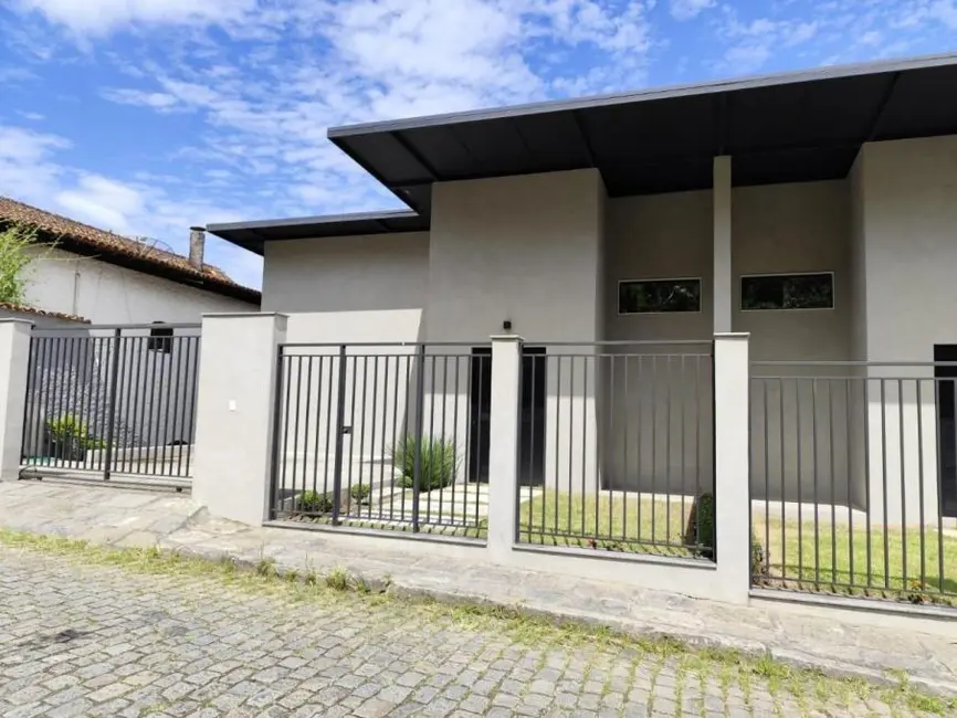 Casa com 3 quartos à venda, 200m2 em Quitandinha, Petropolis - RJ - imagem 3 Foto 3 de Casa com 3 quartos à venda, 200m2 em Quitandinha, Petropolis - RJ