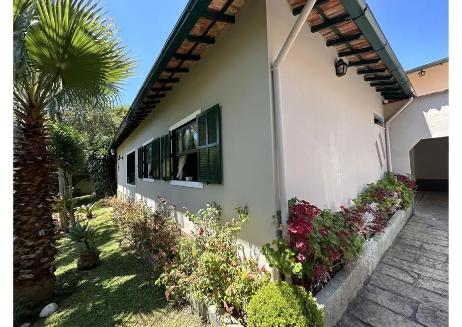 Foto 1 de Casa com 4 quartos à venda em Corrêas, Petropolis - RJ