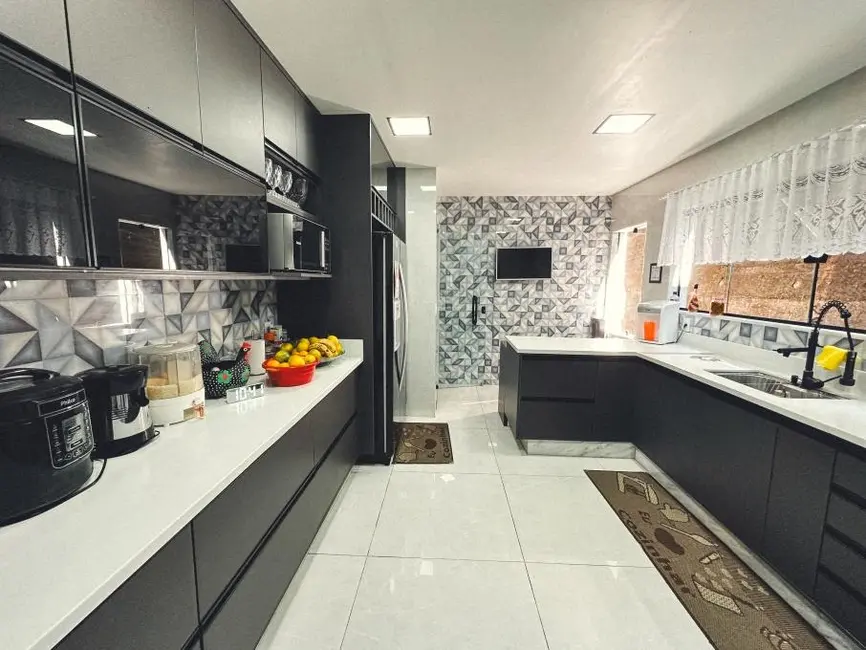 Casa com 2 quartos à venda, 600m2 em Independência, Petropolis - RJ - imagem 6 Foto 6 de Casa com 2 quartos à venda, 600m2 em Independência, Petropolis - RJ