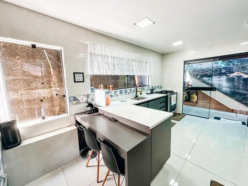 Casa com 2 quartos à venda, 600m2 em Independência, Petropolis - RJ - imagem 5 Foto 5 de Casa com 2 quartos à venda, 600m2 em Independência, Petropolis - RJ