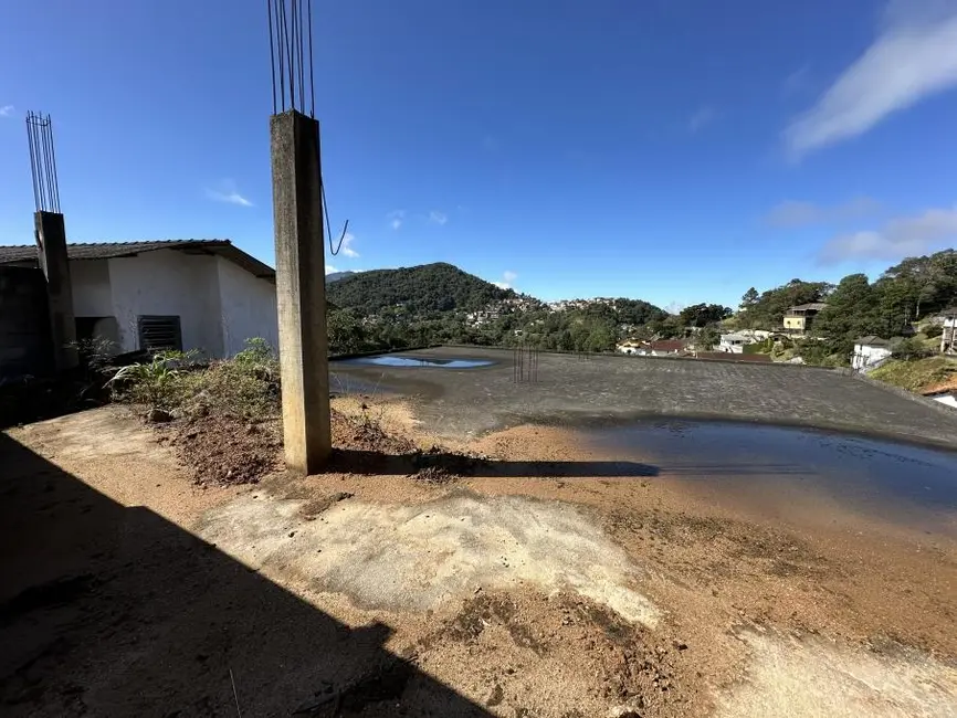 Foto 1 de Terreno / Lote à venda, 300m2 em Independência, Petropolis - RJ