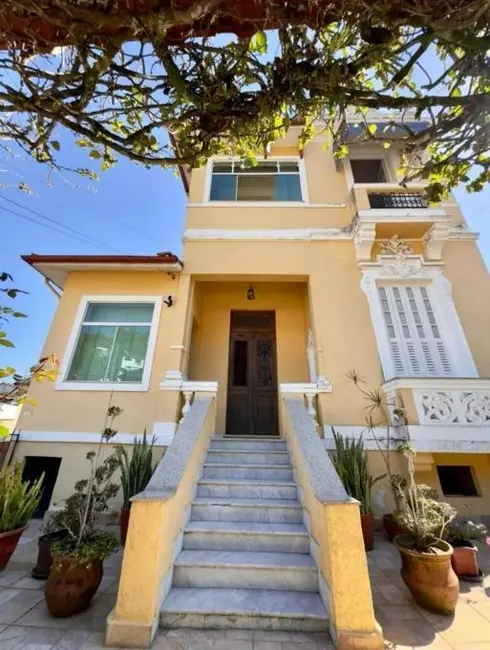 Casa com 4 quartos à venda, 344m2 em Centro, Petropolis - RJ - imagem 3 Foto 3 de Casa com 4 quartos à venda, 344m2 em Centro, Petropolis - RJ