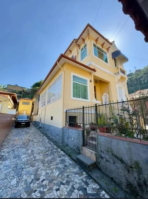 Casa com 4 quartos à venda, 344m2 em Centro, Petropolis - RJ - imagem 2 Foto 2 de Casa com 4 quartos à venda, 344m2 em Centro, Petropolis - RJ