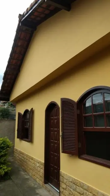 Foto 1 de Casa com 3 quartos à venda, 300m2 em Nogueira, Petropolis - RJ