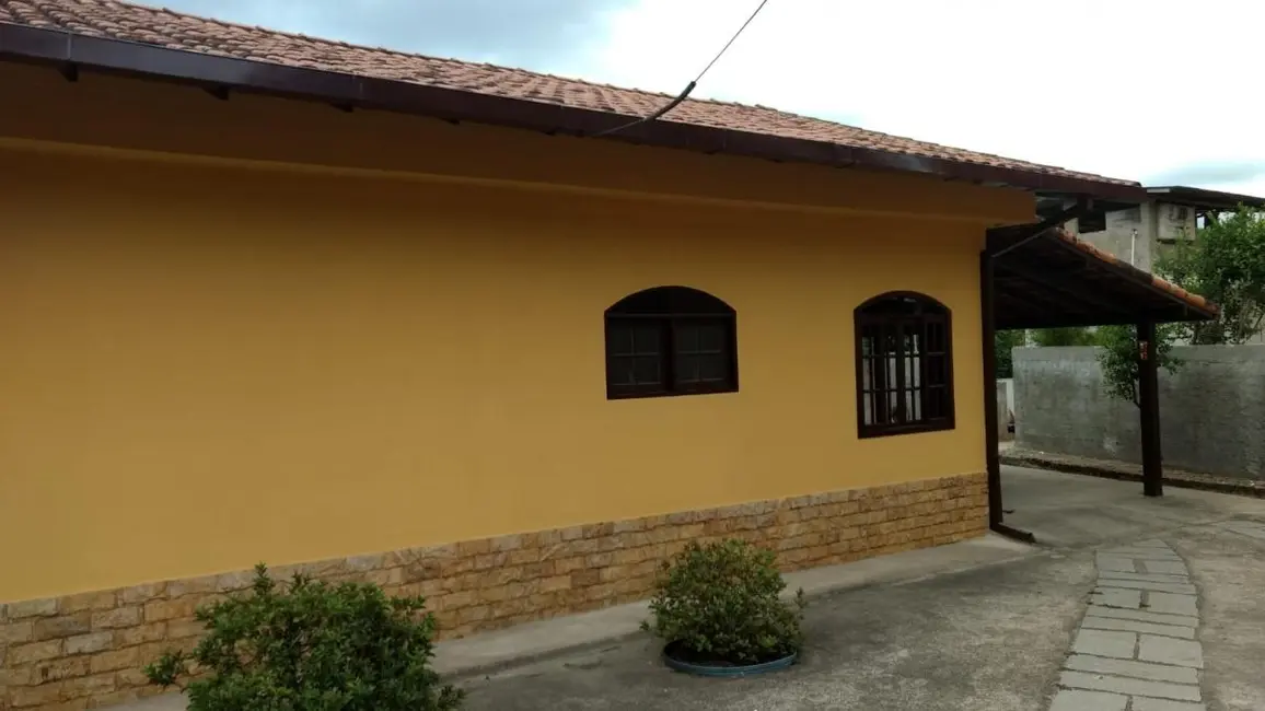 Foto 2 de Casa com 3 quartos à venda, 300m2 em Nogueira, Petropolis - RJ