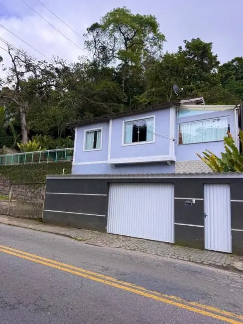 Casa com 3 quartos à venda, 350m2 em Castelanea, Petropolis - RJ - imagem 1 Foto 1 de Casa com 3 quartos à venda, 350m2 em Castelanea, Petropolis - RJ